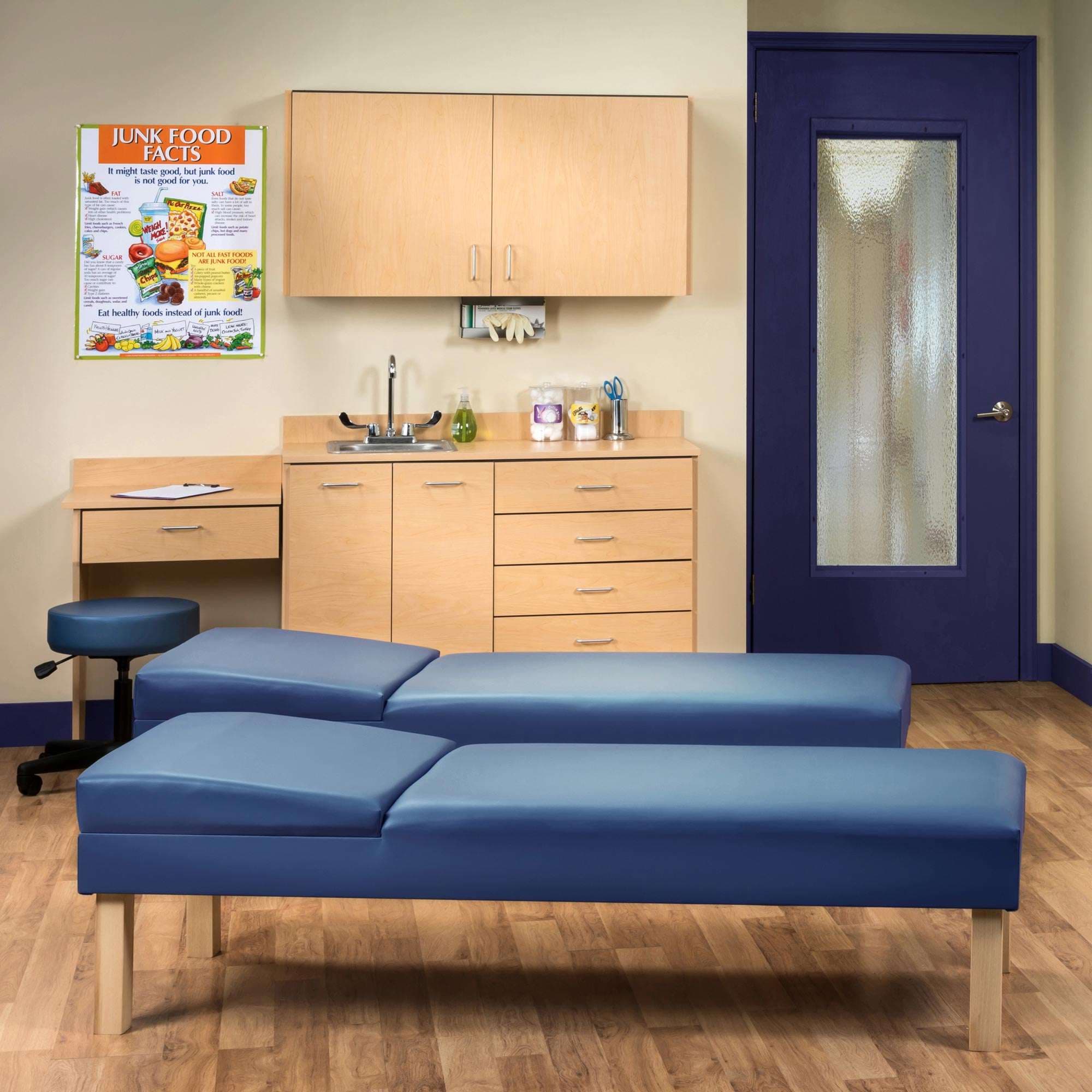 Clinton hardwood leg recovery couch - Image 9